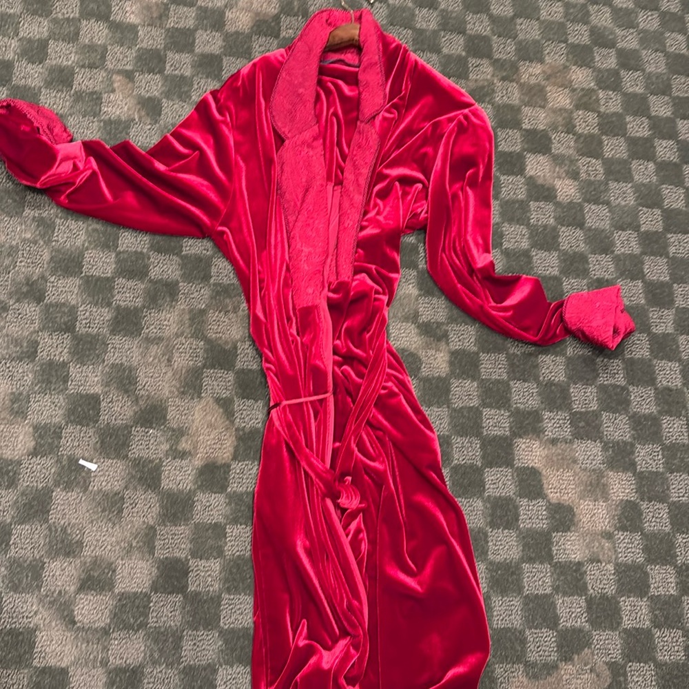Jasmine rose burgundy velvet bathrobe size small